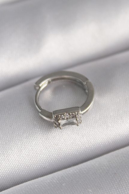 Bouquet Boutique 316L Çelik Gümüş Renk Kare Zirkon Taşlı Tragus Piercing
