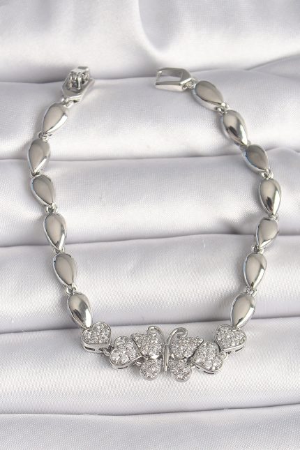 Bouquet Boutique Pirinç Gümüş Renk Zirkon Taşlı Kelebek Figür Damla Zincir Model Kadın Bileklik