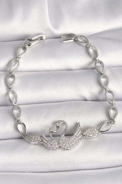 Bouquet Boutique Pirinç Gümüş Renk Zirkon Taşlı Kuğu Figür Damla Zincir Model Kadın Bileklik