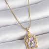 Bouquet Boutique 316L Çelik Gold Renk Zincir Mor Mineli Çiçek İşlemeli Zirkon Taşlı Kelebek Detay Portre Model Kadın Kolye