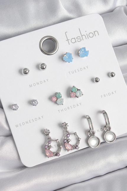 Bouquet Boutique Pirinç Gümüş Renk Zirkon Taşlı Sallantı Halka Model Çiçek Detay 7 Çift Kadın Küpe Seti