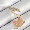 Bouquet Boutique Zirkon Taşlı 3D Kedi Detaylı Nota Figürlü Gold Renk Kadın