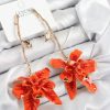Bouquet Boutique Pirinç Sallantılı Turuncu Çiçek Model Gold Renk  Küpe
