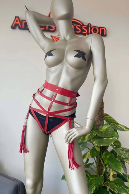 Bouquet Boutique.  Püskül Detaylı Şık Kırmızı Harness