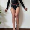 Bouquet Boutique.  Zincirli Kırmızı Deri Bel Kemeri