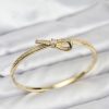 Bouquet Bouqtique Pirinç Gold Renk Zirkon Taşlı Fiyonk Model Kadın Kelepçe Bileklik BQT35BB8224
