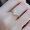 Bouquet Bouqtique Gold Renk Zirkon Taşlı Kalp Model Charm Pirinç Kadın Yüzük BQT35BYK2654