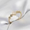 Bouquet Bouqtique Gold Renk Minimal Yonca ve Zirkon Taşlı Kadın Yüzük BQT35BYK4058