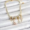 Bouquet Bouqtique Pirinç Gold Renk Yıldız ve Çiçek Detaylı Charmlı Kadın Bileklik BQT35BB8444