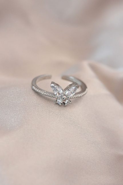 Bouquet Bouqtique Ayarlamalı Gümüş Renk Metal Zirkon Taş ve Kristal Taşlı Kelebek Model Yüzük BQT35BYK2052