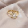 Bouquet Bouqtique Ayarlamalı Gold Renk Metal Zirkon ve Kristal Taşlı Dikdörtgen Model Yüzük BQT35BYK2068