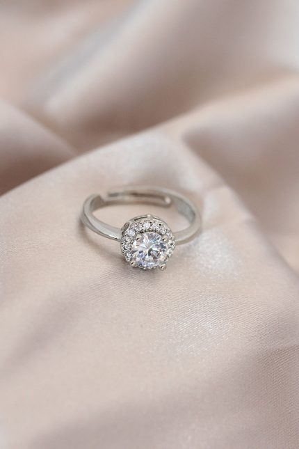 Bouquet Bouqtique Ayarlamalı Gümüş Renk Metal Zirkon ve Kristal Taşlı Oval Model Yüzük BQT35BYK2073