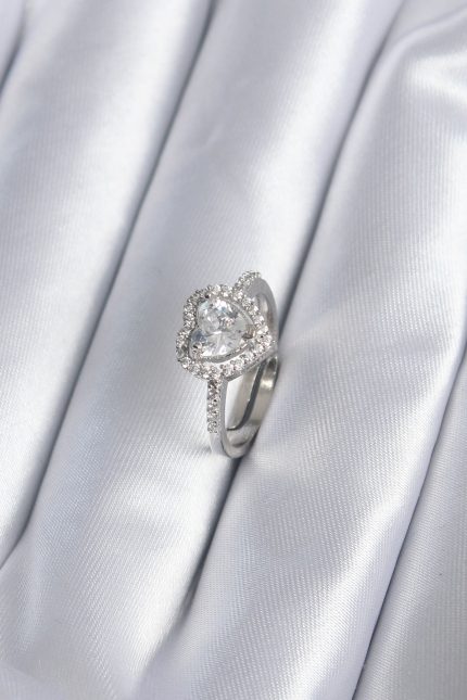Bouquet Bouqtique Pirinç Gümüş Renk Zirkon Taşlı Kalp Charm Model Kadın Yüzük BQT35BYK2861