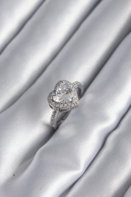 Bouquet Bouqtique Pirinç Gümüş Renk Zirkon Taş Kalp Charm Model Kadın Yüzük BQT35BYK2952