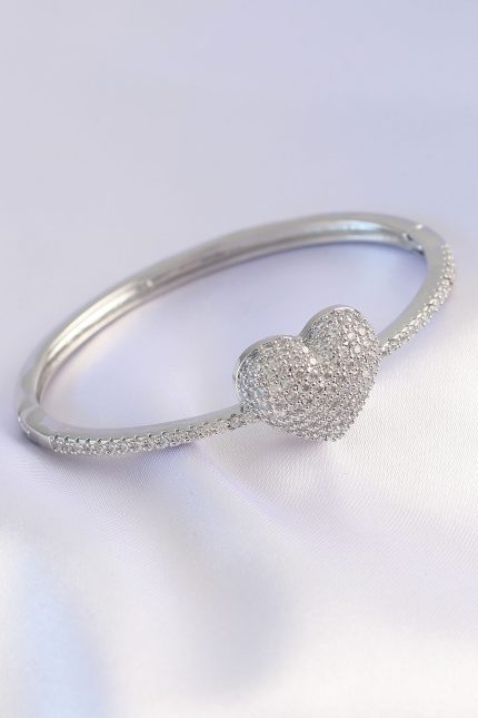 Bouquet Bouqtique Vip Seri Pirinç Zirkon Taşlı Gümüş Renk Kalp Model Kelepçe BQT35BB6082