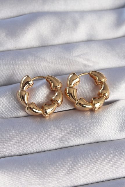 Bouquet Bouqtique Pirinç Gold Renk Damla Kıvrım Tasarımlı Halka Küpe BQT35BKP9084