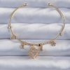 Bouquet Bouqtique Pirinç Altın Renk Zirkon Taşlı Yonca Model Charm Bileklik BQT35BB6327