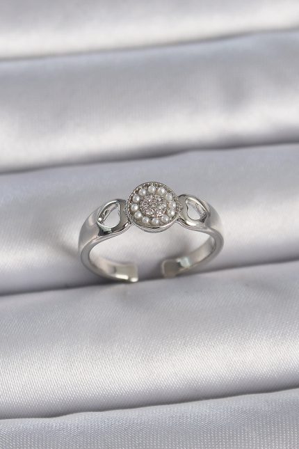 Bouquet Bouqtique Pirinç Gümüş Renk Zirkon Taşlı İncili Kalp İşleme Detay Ayarlanabilir Model Kadın Yüzük BQT35BYK3359