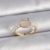 Bouquet Bouqtique Pirinç Gold Renk Ayarlanabilir Beyaz Mineli Kedi Model İnci Detay Kadın Yüzük BQT35BYK3386