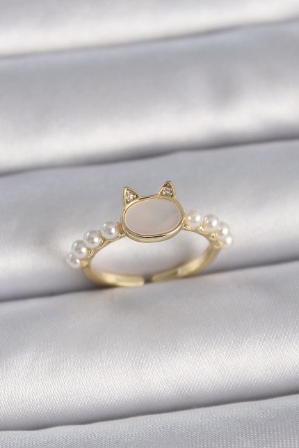 Bouquet Bouqtique Pirinç Gold Renk Ayarlanabilir Beyaz Mineli Kedi Model İnci Detay Kadın Yüzük BQT35BYK3386
