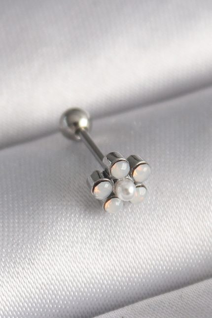 Bouquet Bouqtique 316L Çelik Gümüş Renk Zirkon Taşlı Çiçek Model Tragus Piercing BQT35PR1283