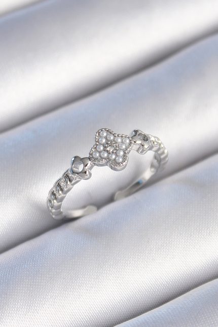 Bouquet Bouqtique Pirinç Gümüş Renk İncili Yonca Model Zirkon Taş Detaylı Kadın Yüzük BQT35BYK3439
