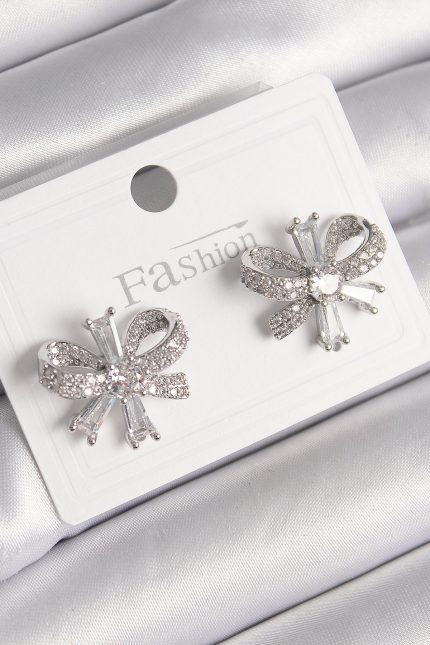 Bouquet Bouqtique Pirinç Gümüş Renk Zirkon Taşlı Fiyonk Model Kadın Küpe BQT35BKP9779