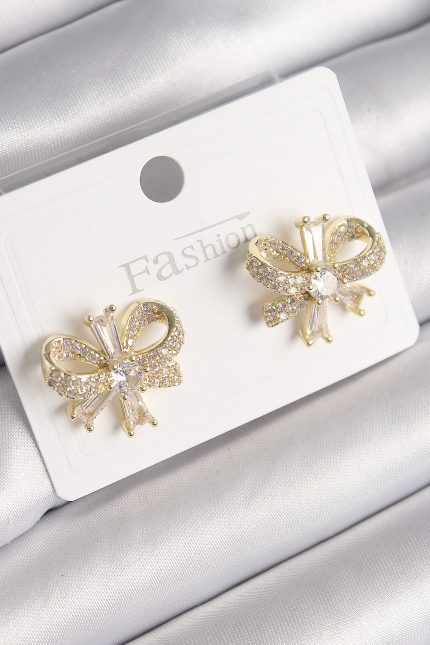 Bouquet Bouqtique Pirinç Gold Renk Zirkon Taşlı Fiyonk Model Kadın Küpe BQT35BKP9780