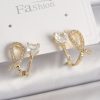 Bouquet Bouqtique Pirinç Gold Renk Düğüm Model Zirkon Taşlı Kalp Detay Kadın Küpe BQT35BKP9909