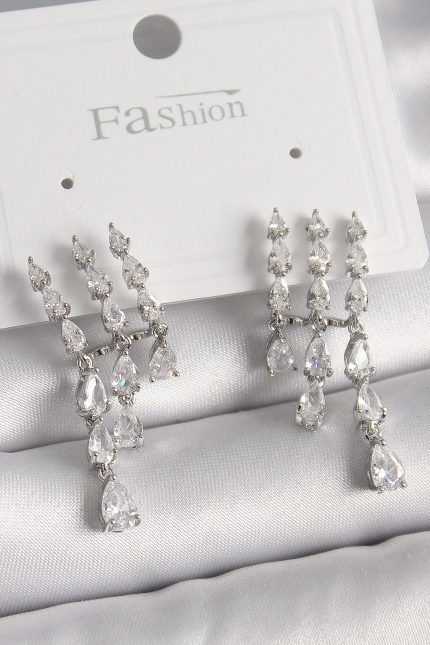 Bouquet Bouqtique Pirinç Gümüş Renk Zirkon Taşlı Yağmur Model Kadın Küpe BQT35BKP9936