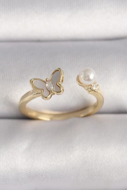 Bouquet Bouqtique Pirinç Gold Renk Zirkon Taş Detaylı Beyaz Mineli Kelebek Model İnci Detay Ayarlanabilir Yüzük BQT35BYK3523