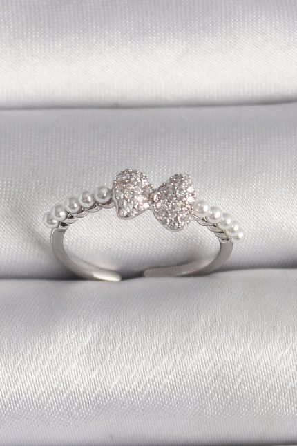 Bouquet Bouqtique Pirinç Gümüş Renk Zirkon Taşlı Fiyonk İnci Detay Ayarlanabilir Yüzük BQT35BYK3526