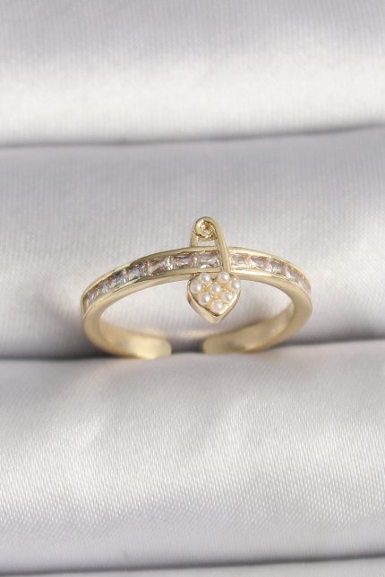 Bouquet Bouqtique Pirinç Gold Renk Zirkon Taşlı İnci Detay Kilit Kalp Figür Ayarlanabilir Yüzük BQT35BYK3537