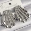 Bouquet Bouqtique Pirinç Gümüş Renk İşlemeli İstiridye Model Kadın Küpe BQT35BKP10231