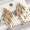 Bouquet Bouqtique Pirinç Gold Renk 3 Sıralı Dalgalı Model Kadın Küpe BQT35BKP10250