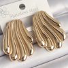 Bouquet Bouqtique Pirinç Gold Renk İşlemeli İstirdye Model Kadın Küpe BQT35BKP10262