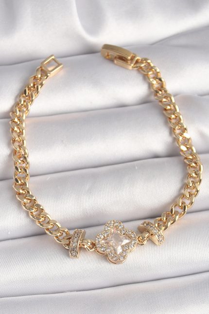 Bouquet Bouqtique Pirinç Gold Renk Zirkon Taşlı Yonca Figür Zincir Model Kadın Bileklik BQT35BB6818