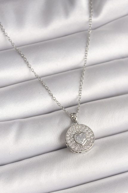 Bouquet Bouqtique 316L Çelik Gümüş Renk Zincir Zirkon Taşlı Kalp İşlemeli Madalyon Model Kadın Kolye BQT35BKO9947