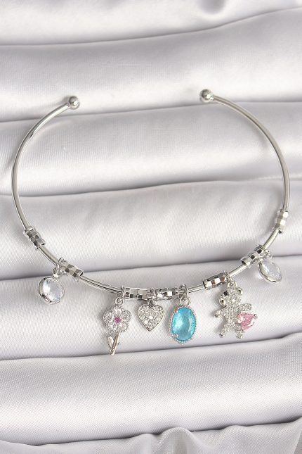 Bouquet Bouqtique Pirinç Gümüş Renk Sallantı Zirkon Taşlı Ayıcık Figür Çiçek Detay Charm Kadın Bileklik BQT35BB6908
