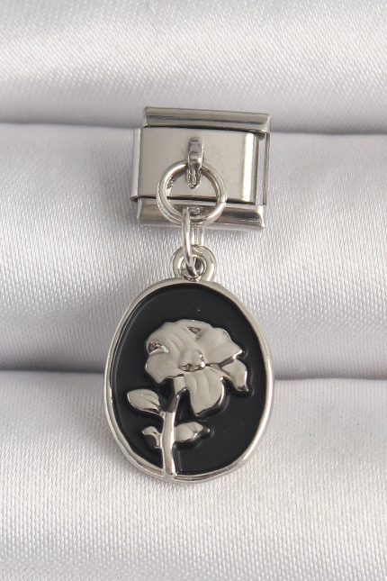 Bouquet Bouqtique 316L Çelik Gümüş Renk Gümüş Çiçek İşlemeli Siyah Portre Model Nomination Charm BQT35BC1210