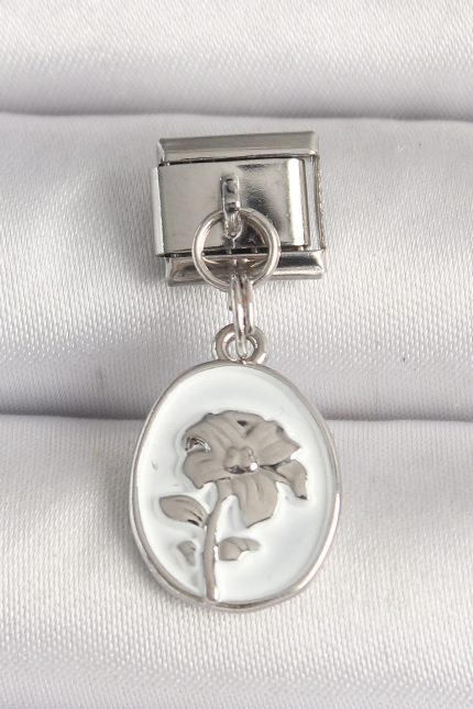 Bouquet Bouqtique 316L Çelik Gümüş Renk Çiçek İşlemeli Beyaz Portre Model Nomination Charm BQT35BC1214