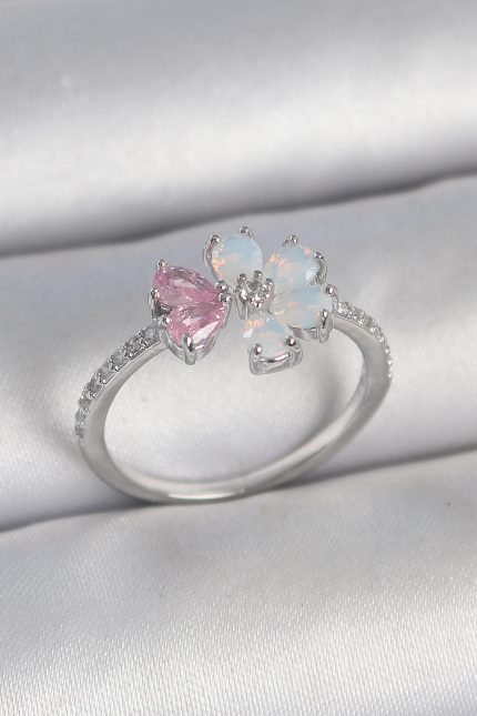Bouquet Bouqtique Pirinç Gümüş Renk Beyaz Mineli Pembe Zirkon Taşlı Çiçek Model Kadın Yüzük BQT35BYK3708