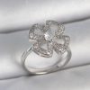 Bouquet Bouqtique Pirinç Gümüş Renk Zirkon Taşlı Yonca Model Ayarlanabilir Kadın Yüzük BQT35BYK3718