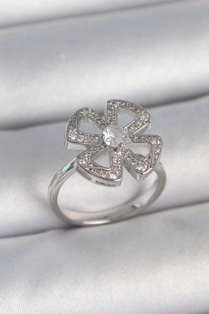 Bouquet Bouqtique Pirinç Gümüş Renk Zirkon Taşlı Yonca Model Ayarlanabilir Kadın Yüzük BQT35BYK3718