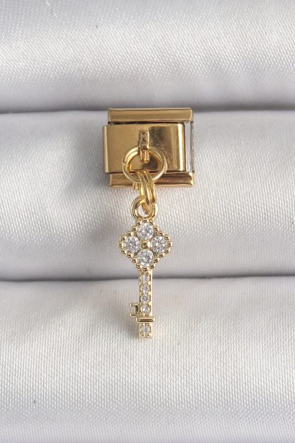 Bouquet Bouqtique 316L Çelik Gold Renk Sallantı Zirkon Taşlı Anahtar Model Nomination Charm BQT35BC1347