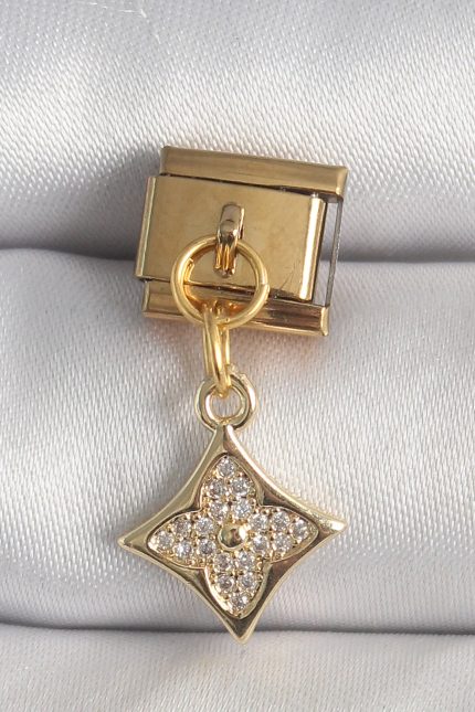 Bouquet Bouqtique 316L Çelik Gold Renk Sallantı Zirkon Taşlı Çiçek İşlemeli Nomination Charm BQT35BC1355