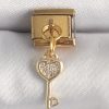 Bouquet Bouqtique 316L Çelik Gold Renk Sallantı Zirkon Taşlı Kalpli Anahtar Model Nomination Charm BQT35BC1371