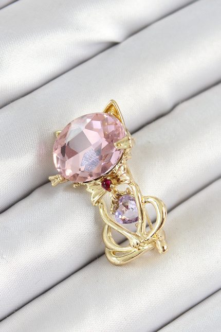 Bouquet Bouqtique Pembe Zirkon Taşlı Kap Detaylı Kedi Figürlü Gold Renk Kadın Broş BQT35BR447