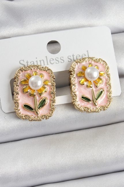 Bouquet Bouqtique Pirinç Pembe Mineli Papatya Figürlü Sanatsal Portre Model Gold Renk Kadın Küpe BQT35BKP10687