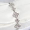 Bouquet Bouqtique Pirinç Zirkon Taşlı Yonca Model Gümüş Renk VIP Seri Kadın Bileklik BQT35BB7521